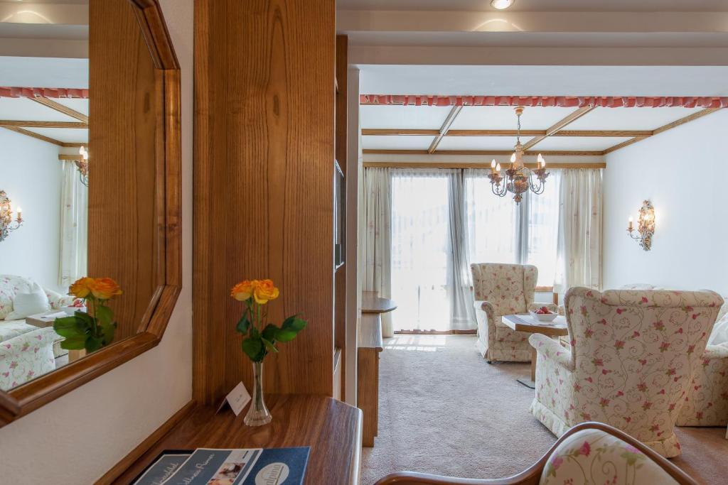 Hotel Alpina Deluxe اوبرغورغل الغرفة الصورة