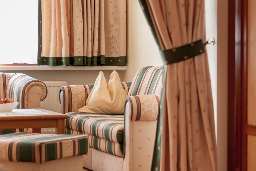 Hotel Alpina Deluxe اوبرغورغل الغرفة الصورة