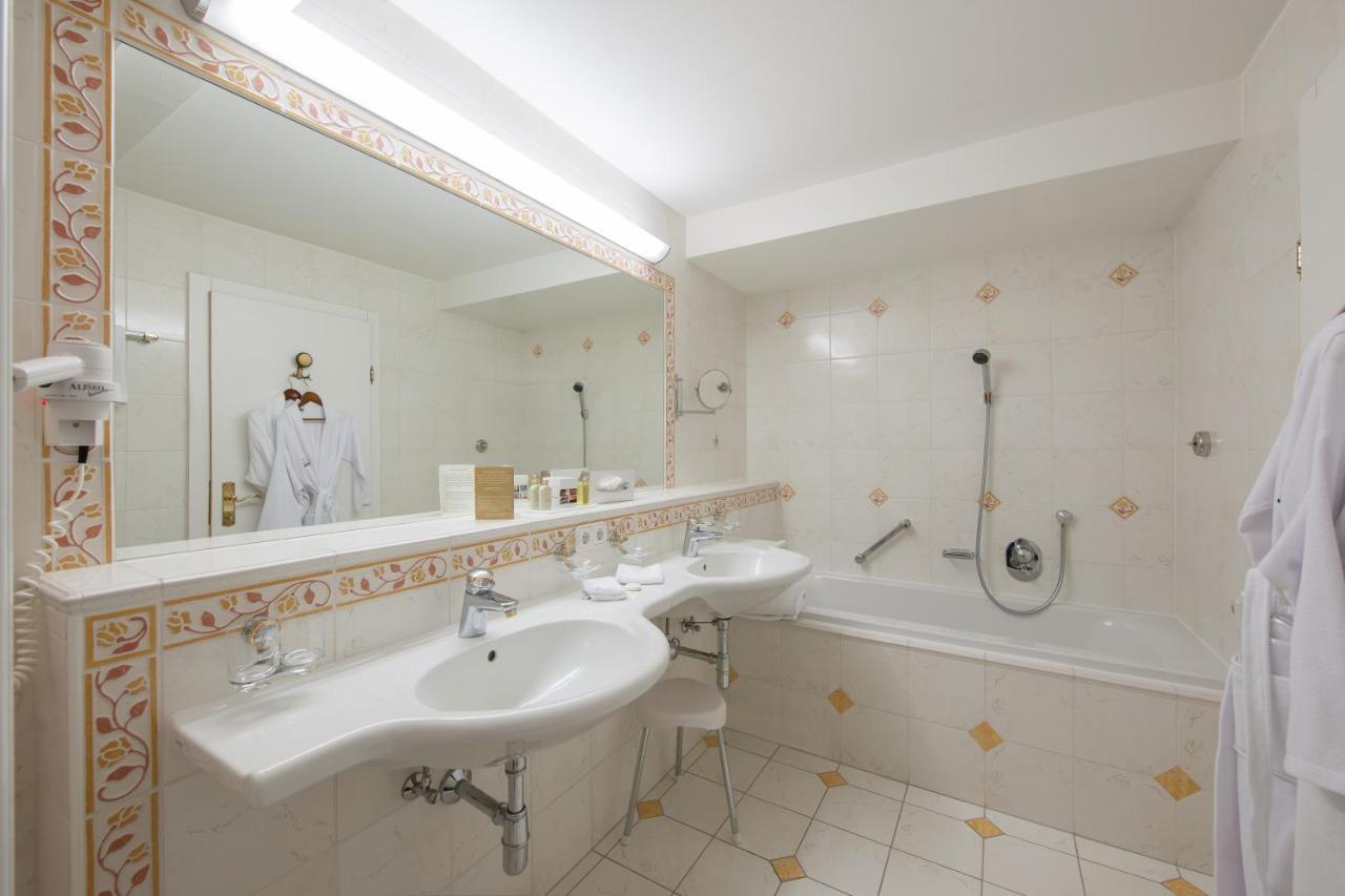 Hotel Alpina Deluxe اوبرغورغل الغرفة الصورة